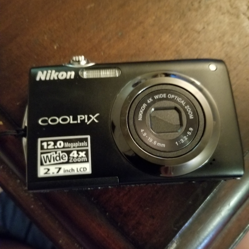 Nikon coolpix s3000 camera
